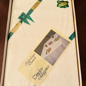 100% white Linen Damask Tablecloth Made in Ireland w/box Never Used